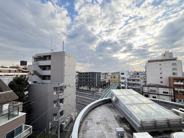 【展望】 | プリズンマンション | 中央線「荻窪駅」から徒歩5分の好立地♪日々の通勤通学には最適なエリアです！！東南側がバルコニーですので日当たり通風ともに良好ですので、是非一度ご自身の目でご体感下さい。