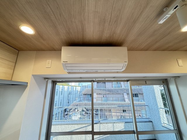 【冷暖房・空調設備】 | プリズンマンション | お引っ越し時に大きな負担となるエアコンは、全ての居室に最初から搭載済みです。とてもありがたいですね♪