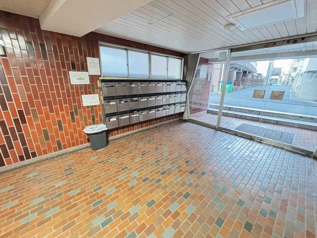  | プリズンマンション | 管理人さんは日勤でいてくれます。清潔に保たれたエントランスホール、お客様がいらしても恥ずかしくないエントランスですね！！