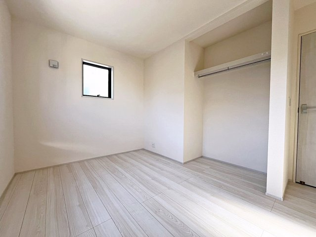 新築戸建・新築建売　福島市大森・太平寺　杉妻小・福島第一中の洋室|5.8帖の洋室はシンプルなので様々なテイストのインテリアも合いそうですね！