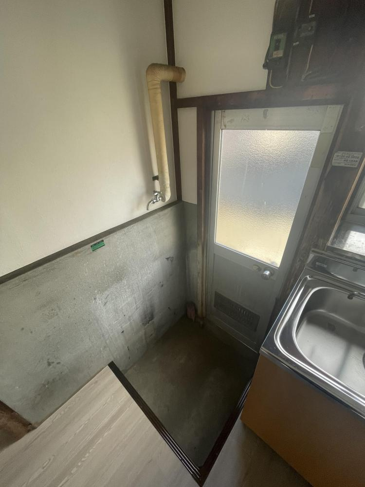 山藤住宅のその他|勝手口、洗濯機置場