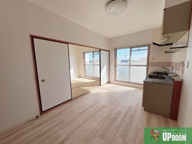 ハイツイヤサカの居間・リビング