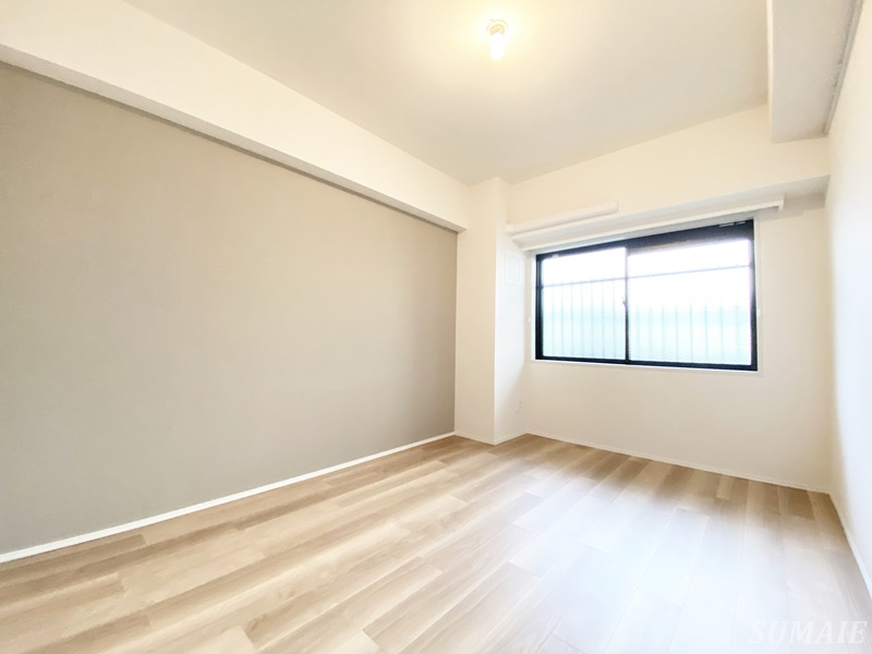 ステラメゾン田端の洋室|玄関すぐの6帖の洋室です☆