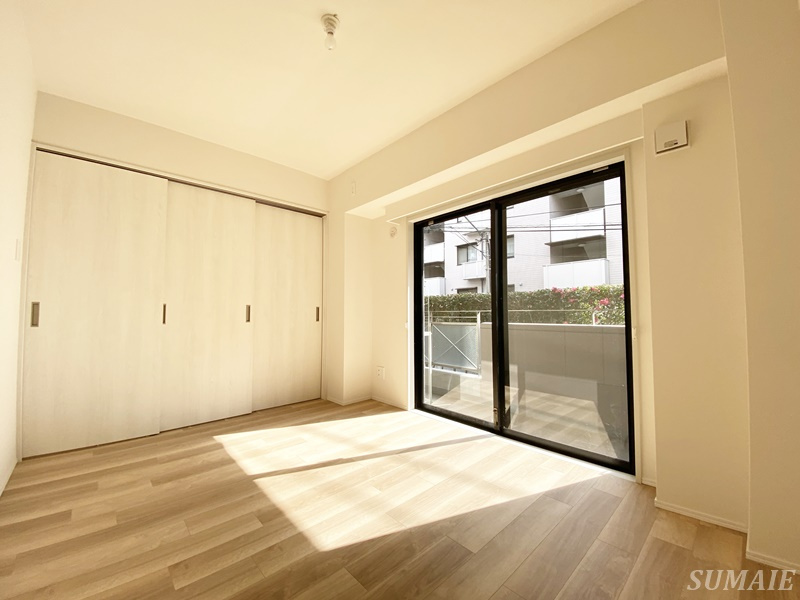 ステラメゾン田端の寝室|リビング横の6帖の洋室です☆