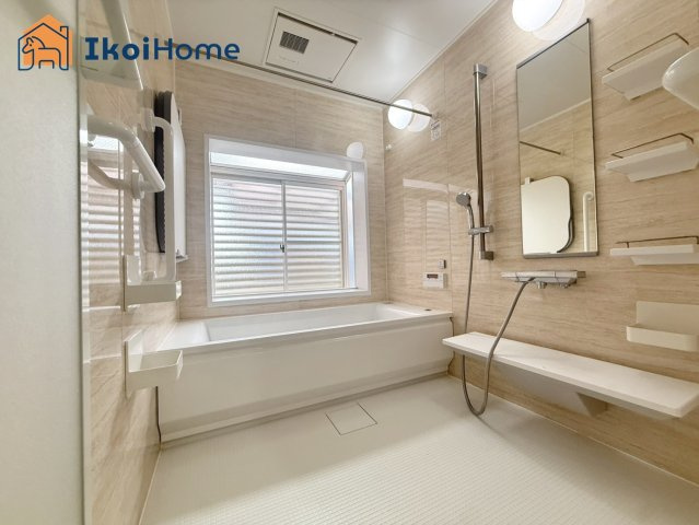 神戸市西区月が丘3丁目　中古戸建の浴室|【ホームページに現地動画掲載中】●年中無休：当日予約可●お風呂が広く、大きな窓も付いています！