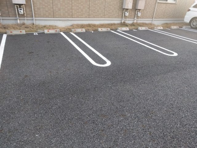 グランシャリオ前屋敷　Ａの駐車場