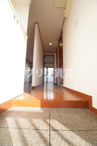 ヒルズ隆昌の玄関