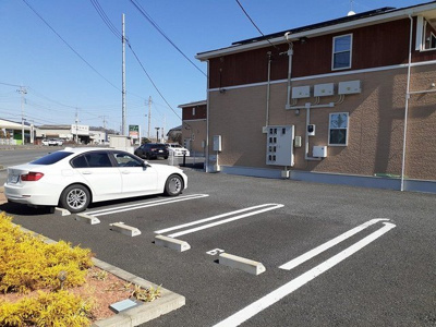 【駐車場】 | エクセレント・ヴィラ | 車をお持ちの方に嬉しい駐車場付きの物件です