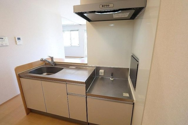 セレシェイラBのキッチン|リビングを見渡せる人気の対面式キッチンです。