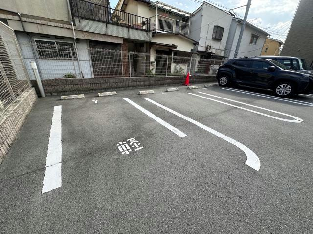 メゾンサンライズの駐車場