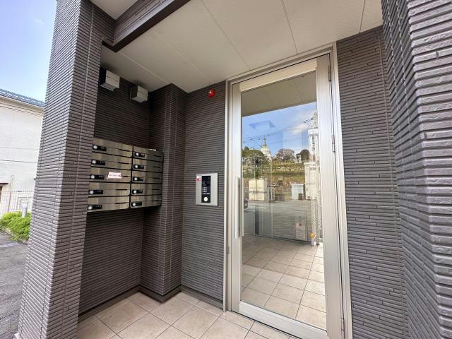 メゾンサンライズのエントランス