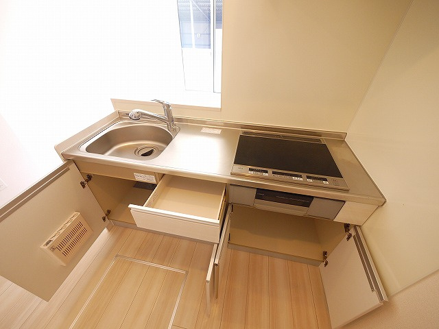 ソレイユ　ルヴァンのキッチン|コンパクトなキッチンで掃除もラクラク