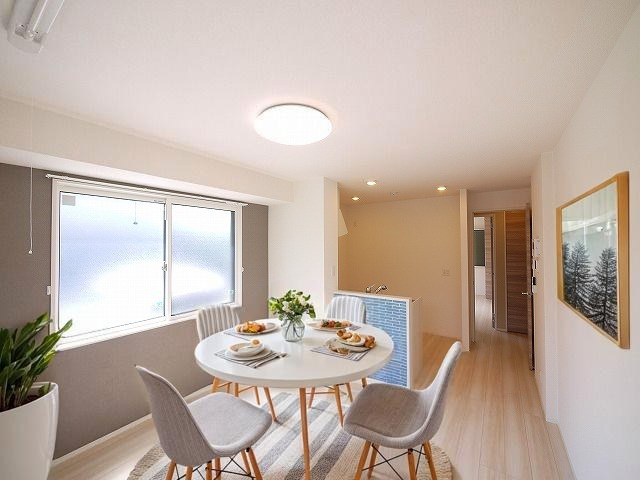 ソレイユ　ルヴァンの居間・リビング|こちらのリビングで趣味の時間をお楽しみください