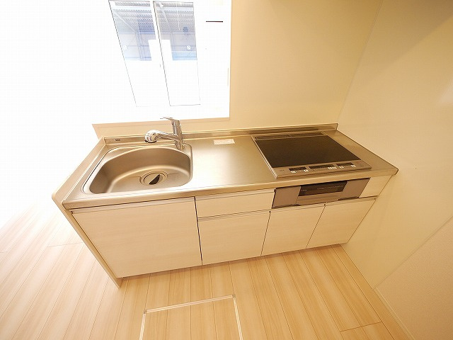 ソレイユ　ルヴァンのキッチン|コンパクトなキッチンで掃除もラクラク