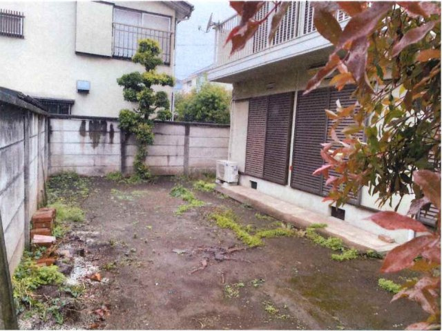 境南町５丁目貸家の庭