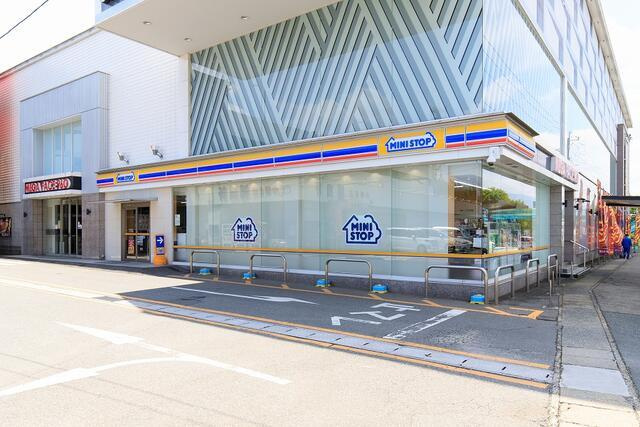 Lumina Terrace 飯塚駅西の周辺|ミニストップ　メガ　…まで560m 