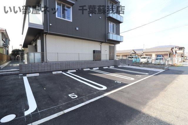 ｐｅａｃｅ　ｇａｒｄｅｎの駐車場|カースペースがあります