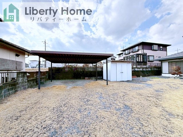 石岡市柿岡　中古戸建の駐車場