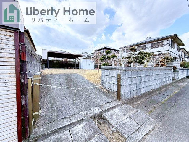 石岡市柿岡　中古戸建の駐車場