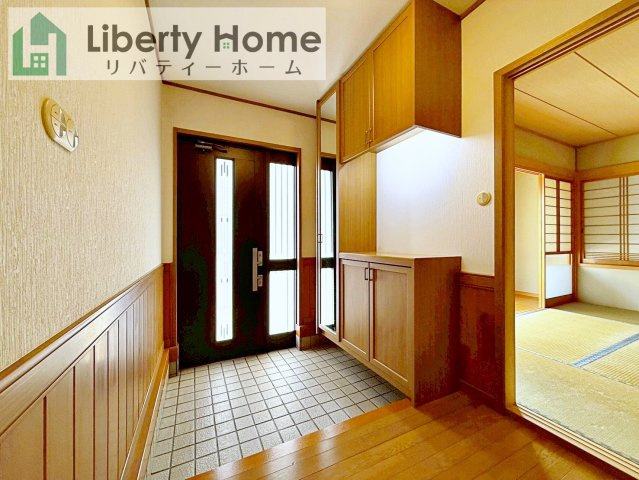 石岡市柿岡　中古戸建の玄関