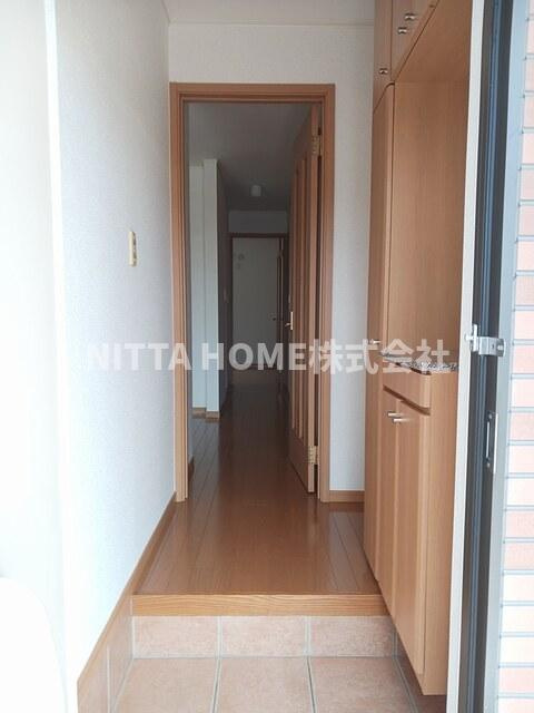 Ｎ３ーコンドミニアムの玄関|シューズボックス完備の玄関です◎