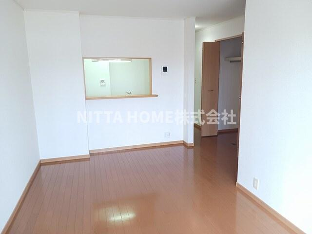 Ｎ３ーコンドミニアムの居間・リビング|１２．１帖の広いリビングルーム♪