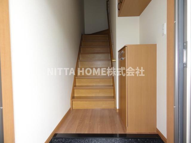 グランベルⅡの玄関|大きなシューズボックス付きの玄関です◎