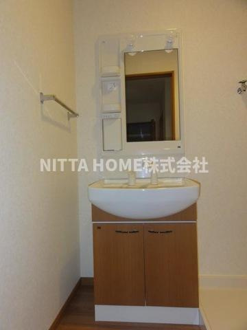 グランベルⅡの洗面所|シャワー付き洗面台で朝の身支度はばっちり◎