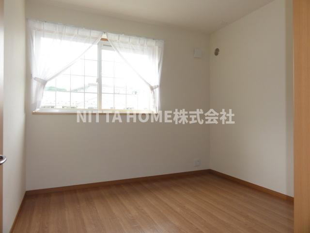 グランベルⅡ|こちらの洋室は6帖です♪