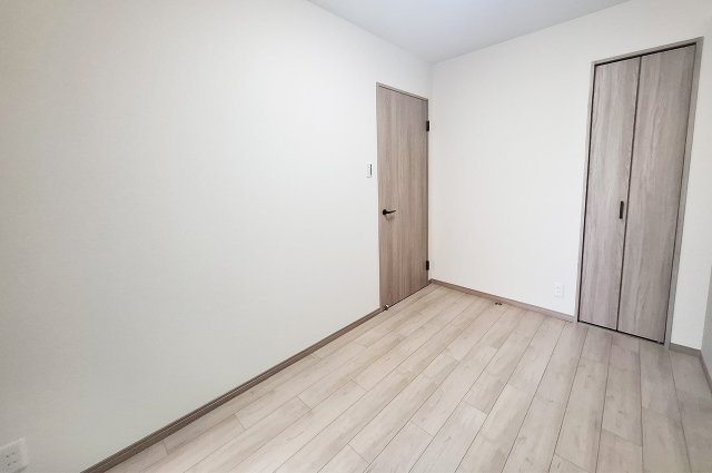 ユニライフ泉北深井駅前の洋室