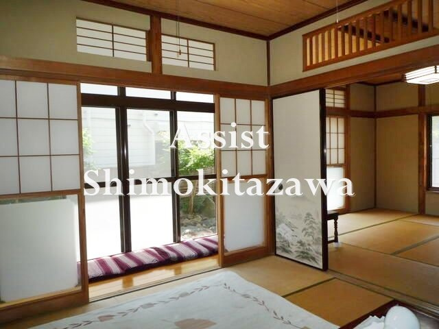 本町一戸建の居間・リビング