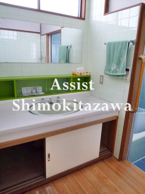 本町一戸建の独立洗面台