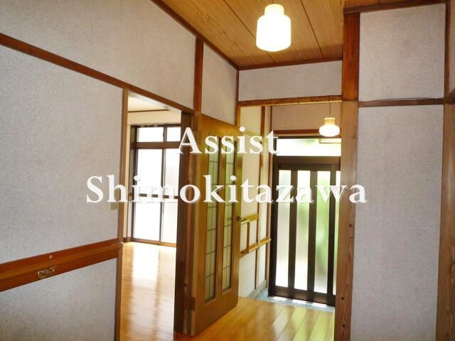 本町一戸建の玄関