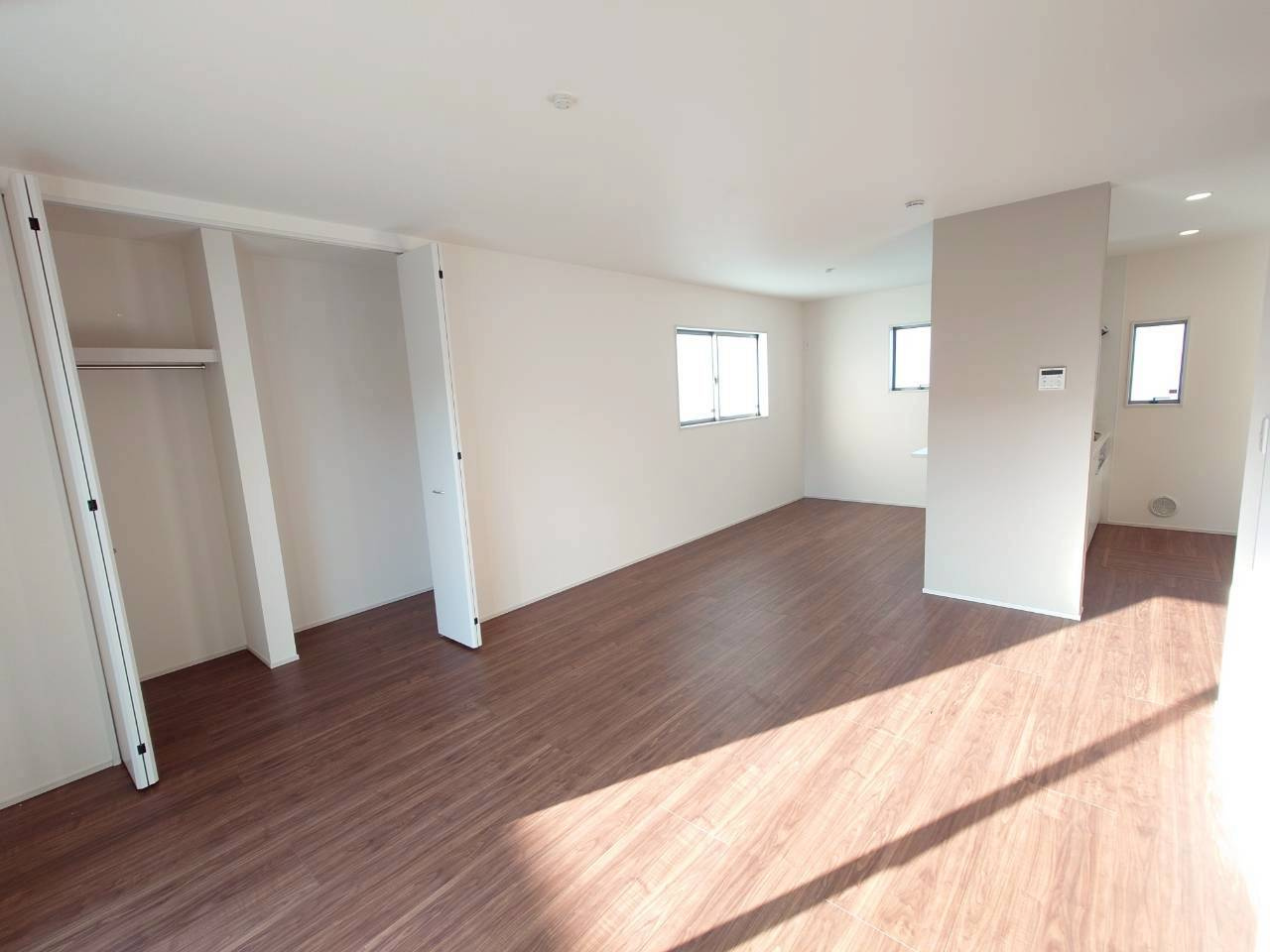 ■■豊見城市我那覇－3号棟（全3棟）の居間・リビング|ゆったりとしたリビングです