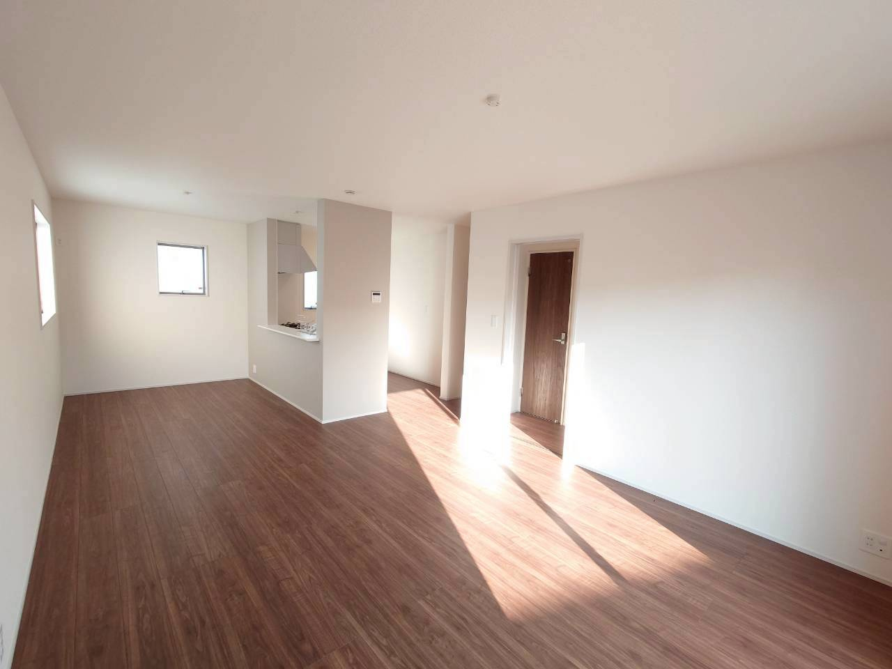 ■■豊見城市我那覇－3号棟（全3棟）の居間・リビング|こちらの居間で趣味の時間をお楽しみください