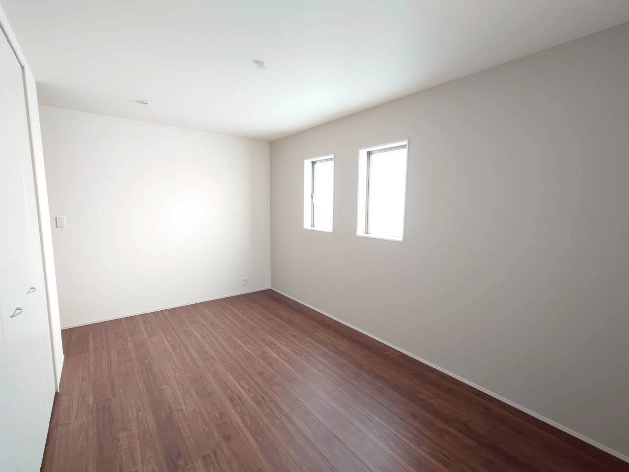 ■■豊見城市我那覇－3号棟（全3棟）の洋室|明るい洋室です