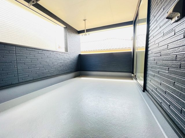 豊田市野見山町第6　新築分譲住宅　全2棟　1号棟のバルコニー|多用途に使えるインナーバルコニー付き。突然の雨でも安心です♪