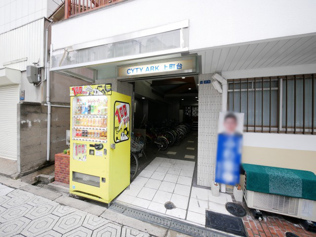 大阪市中央区玉造２丁目の賃貸マンションのエントランス