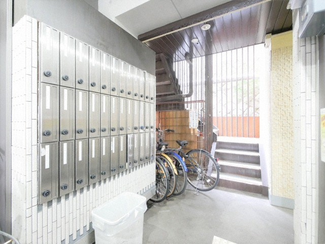 大阪市中央区玉造２丁目の賃貸マンションのロビー