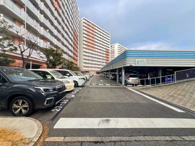 武庫川あおぞらのまち住宅２５号棟の駐車場|駐車場