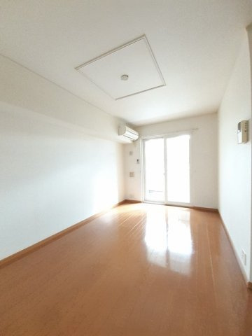 ガーデンハウスＡの居間・リビング