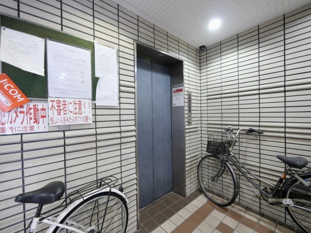 大阪市城東区中央１丁目の賃貸マンションのロビー