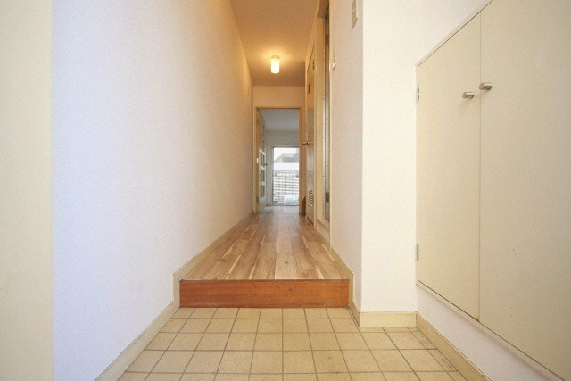 大阪市城東区中央１丁目の賃貸マンションの玄関