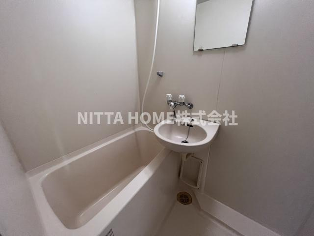 ユーミーロイヤルの浴室|清潔感のあるバスルームです★