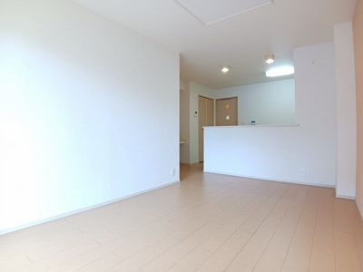 【居間・リビング】 | ミルトＤ　（ｍｉｌｄ） | こちらの居間で趣味の時間をお楽しみください