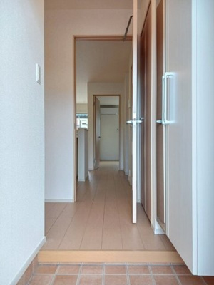 【玄関】 | ミルトＤ　（ｍｉｌｄ） | 明るい玄関です