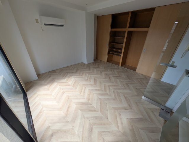 シャイン元住吉の洋室