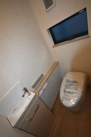 下井草1丁目・新築戸建のトイレ