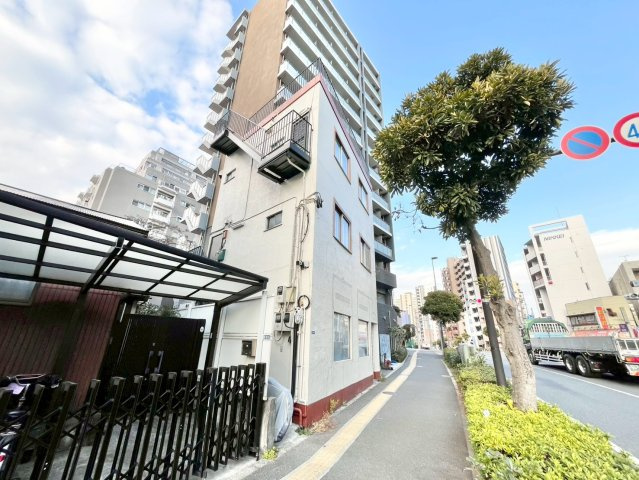 品川区北品川2丁目　中古戸建の前面道路含む現地写真|2026.02.12撮影

現地ご見学希望・資料請求などお気軽にお問い合わせ下さい！
03-5990-5201