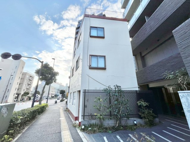 品川区北品川2丁目　中古戸建の前面道路含む現地写真|2026.02.12撮影

現地ご見学希望・資料請求などお気軽にお問い合わせ下さい！
03-5990-5201